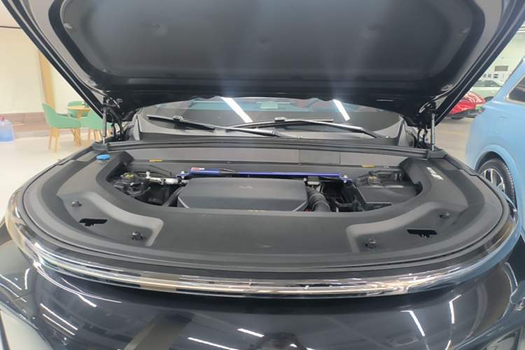 Used Li Auto L9 2023 Pro Model Engine Bay