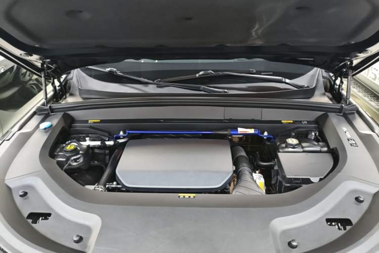 Used Li Auto L9 2023 Pro Model Engine Bay