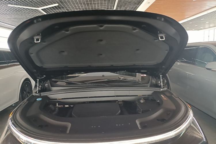 Used Li Auto L9 2023 Pro Model Engine Bay