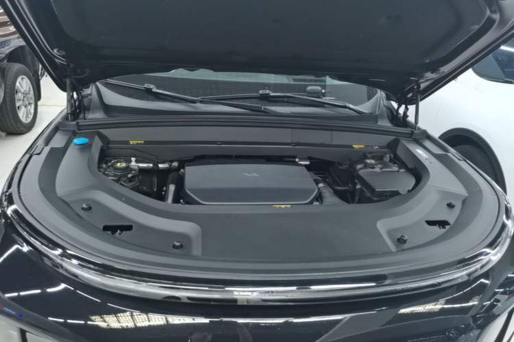 Used Li Auto L9 2023 Pro Model Engine Bay