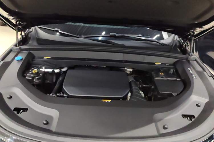 Used Li Auto L9 2023 Pro Model Engine Bay