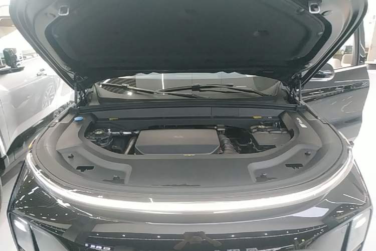 Used Li Auto L9 2023 Pro Model Engine Bay