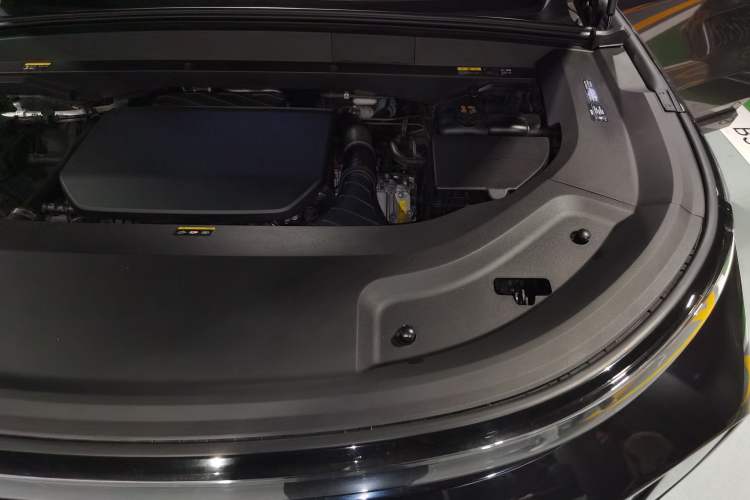 Used Li Auto L9 2023 Pro Model Engine Bay Left