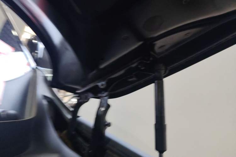 Used Li Auto L9 2023 Pro Model Engine Bay Left