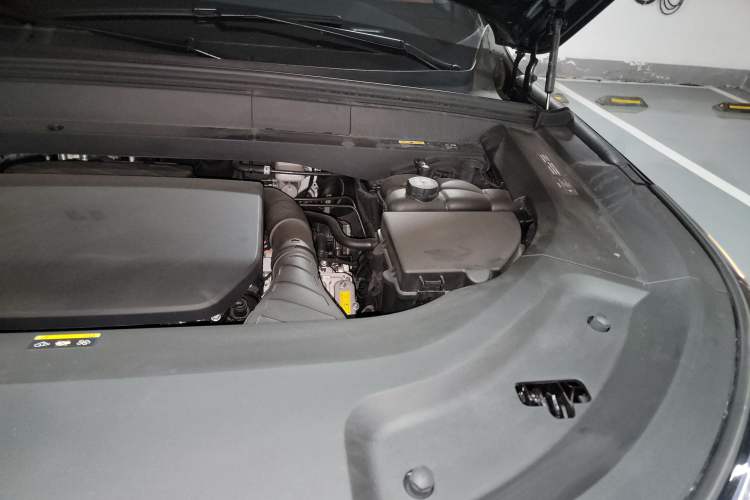 Used Li Auto L9 2023 Pro Model Engine Bay Left