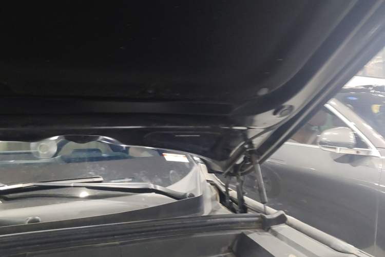 Used Li Auto L9 2023 Pro Model Engine Bay Left