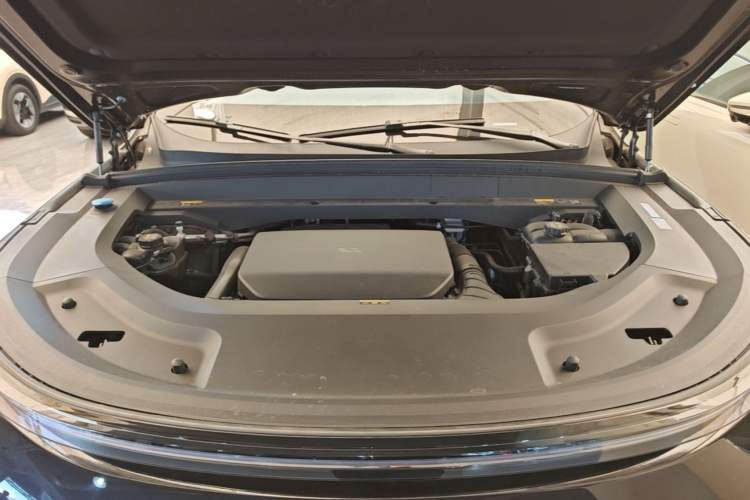 Used Li Auto L9 2023 Pro Model Engine Bay