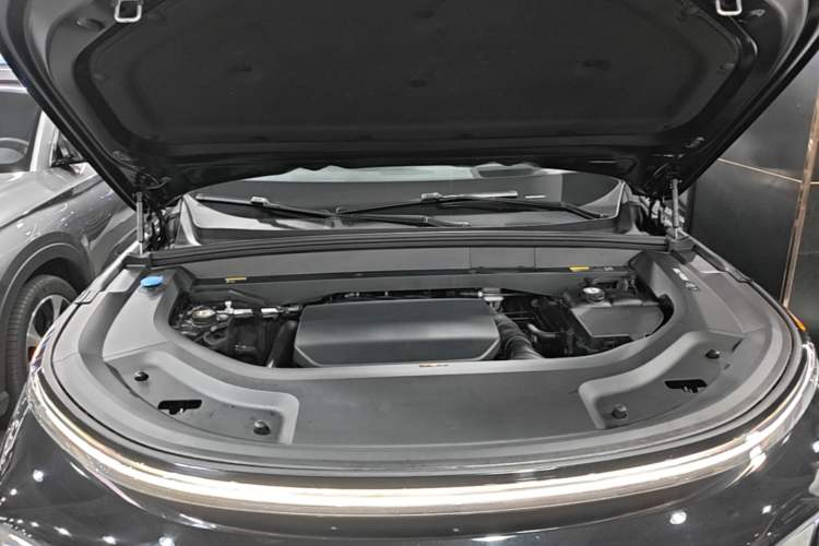 Used Li Auto L9 2023 Pro Model Engine Bay