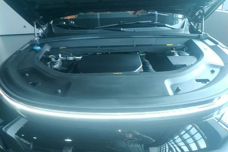 Used Li Auto L9 2023 Pro Model Engine Bay