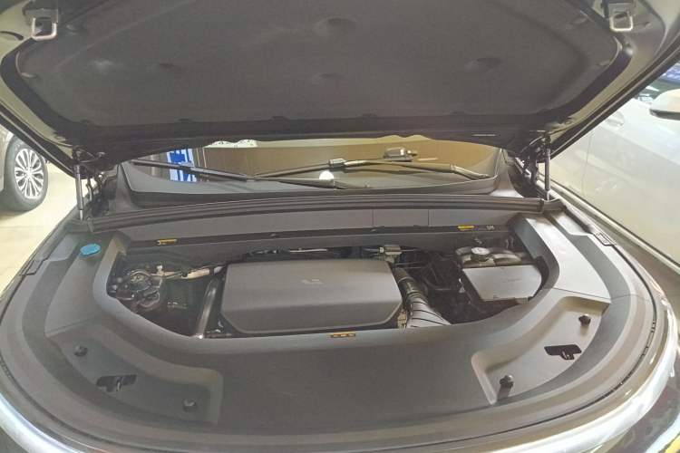Used Li Auto L9 2023 Pro Model Engine Bay