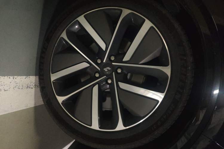 Used Li Auto L9 2023 Pro Model Exterior 1