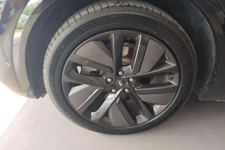 Used Li Auto L9 2023 Pro Model Exterior 4