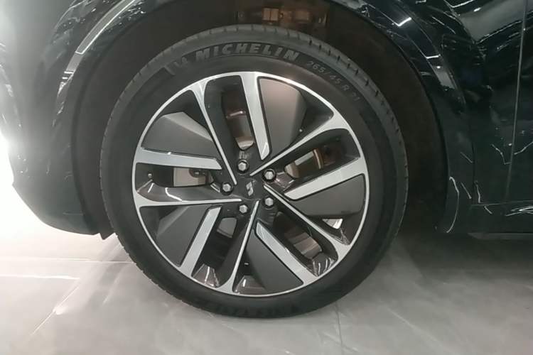 Used Li Auto L9 2023 Pro Model Exterior 4