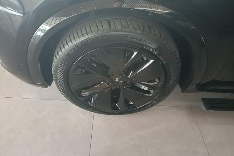 Used Li Auto L9 2023 Pro Model Exterior 4