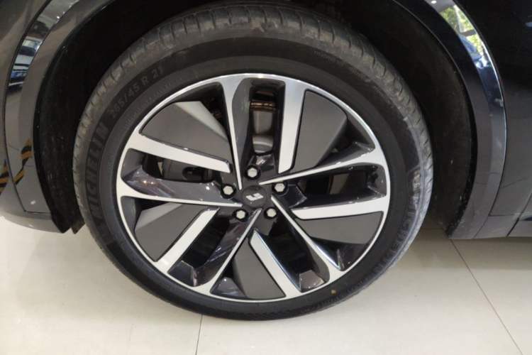 Used Li Auto L9 2023 Pro Model Exterior 4