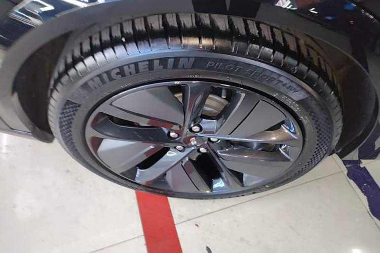Used Li Auto L9 2023 Pro Model Exterior 5
