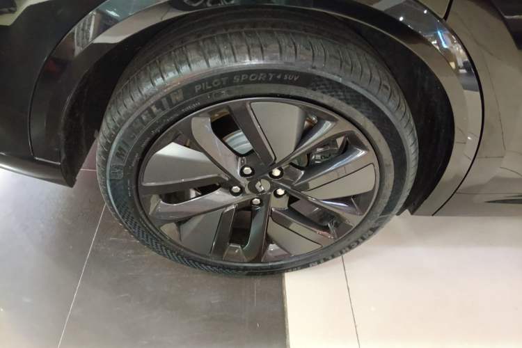 Used Li Auto L9 2023 Pro Model Exterior 5