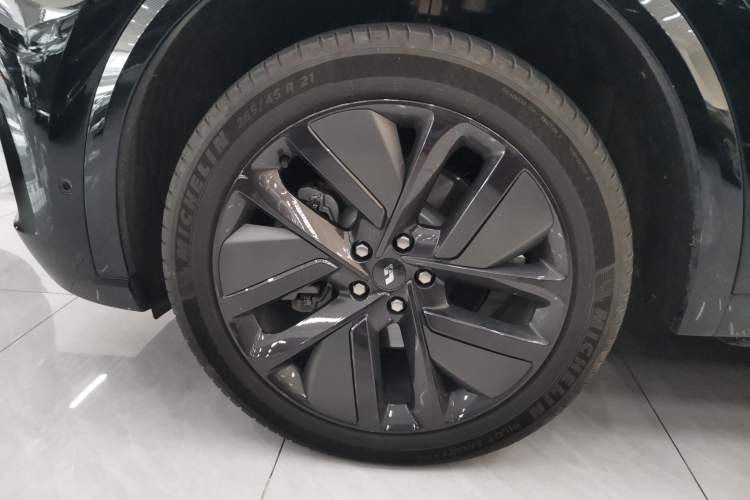 Used Li Auto L9 2023 Pro Model Left Front Wheel Hub