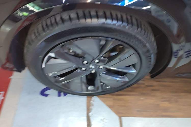 Used Li Auto L9 2023 Pro Model Left Front Wheel Hub