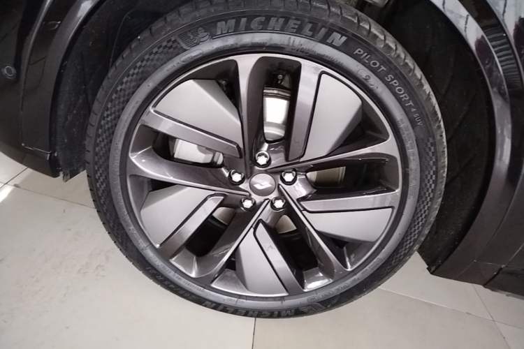 Used Li Auto L9 2023 Pro Model Left Front Wheel Hub