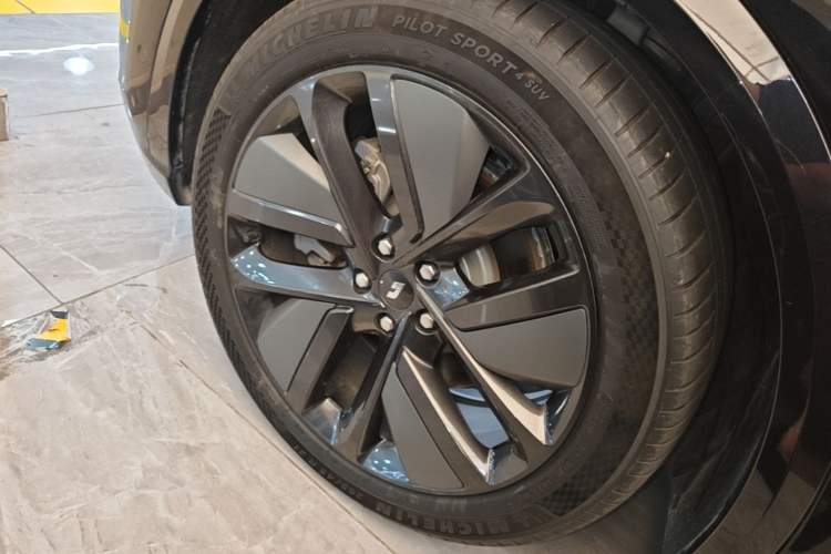 Used Li Auto L9 2023 Pro Model Left Front Wheel Hub