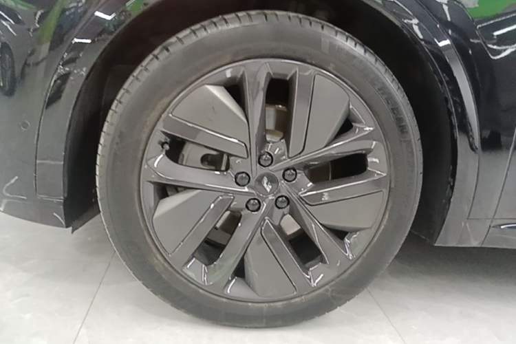 Used Li Auto L9 2023 Pro Model Left Front Wheel Hub