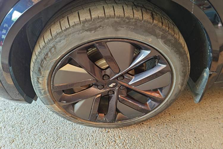 Used Li Auto L9 2023 Pro Model Left Front Wheel Hub
