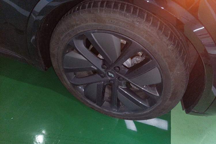 Used Li Auto L9 2023 Pro Model Right Front Wheel Hub