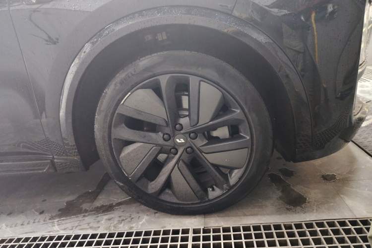 Used Li Auto L9 2023 Pro Model Right Front Wheel Hub
