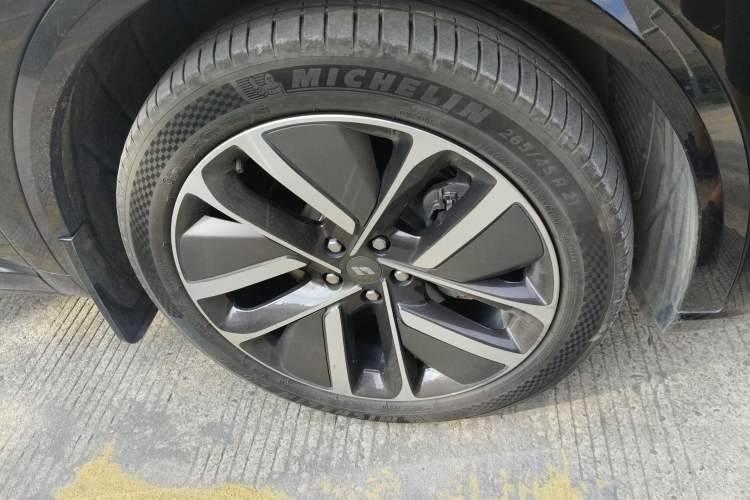 Used Li Auto L9 2023 Pro Model Right Front Wheel Hub