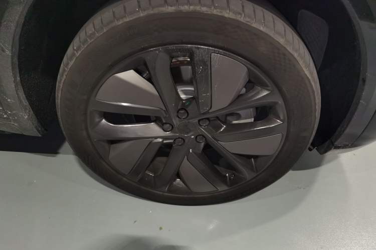 Used Li Auto L9 2023 Pro Model Right Front Wheel Hub