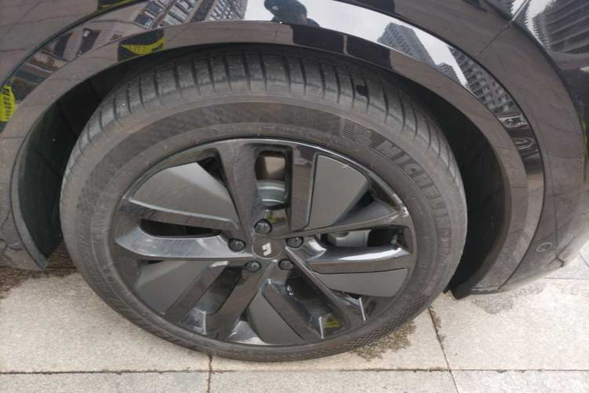 Used Li Auto L9 2023 Pro Model Right Front Wheel Hub