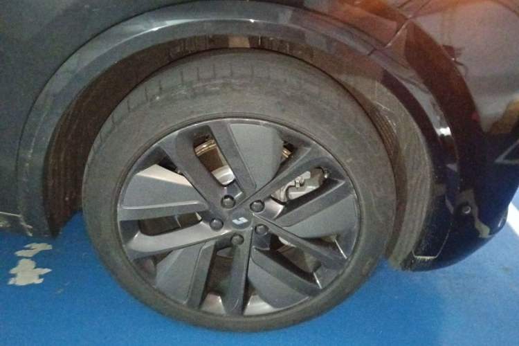 Used Li Auto L9 2023 Pro Model Right Front Wheel Hub