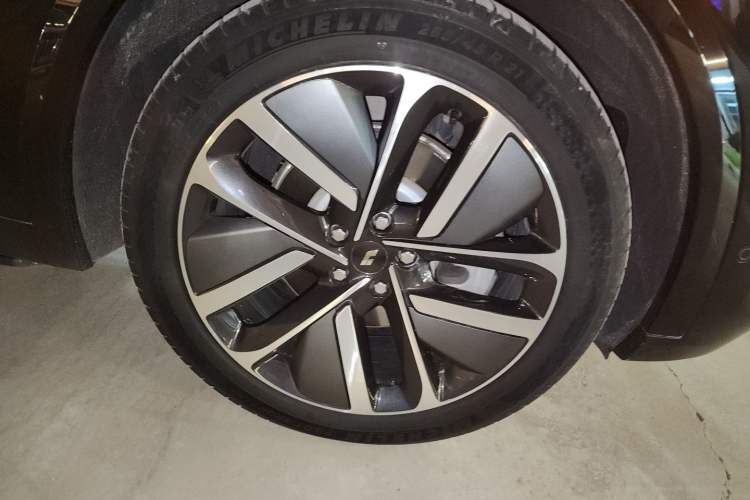 Used Li Auto L9 2023 Pro Model Right Front Wheel Hub