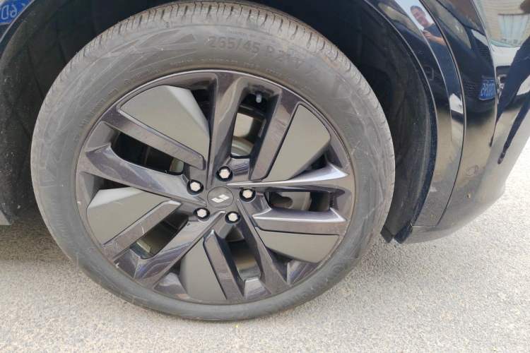 Used Li Auto L9 2023 Pro Model Right Front Wheel Hub