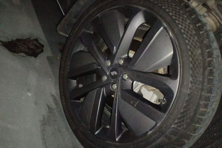 Used Li Auto L9 2023 Pro Model Right Front Wheel Hub