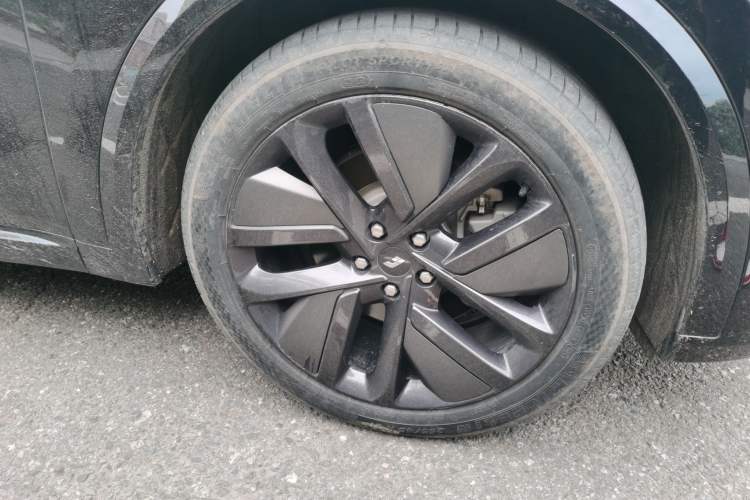 Used Li Auto L9 2023 Pro Model Right Front Wheel Hub