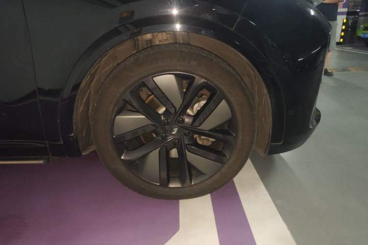 Used Li Auto L9 2023 Pro Model Right Front Wheel Hub