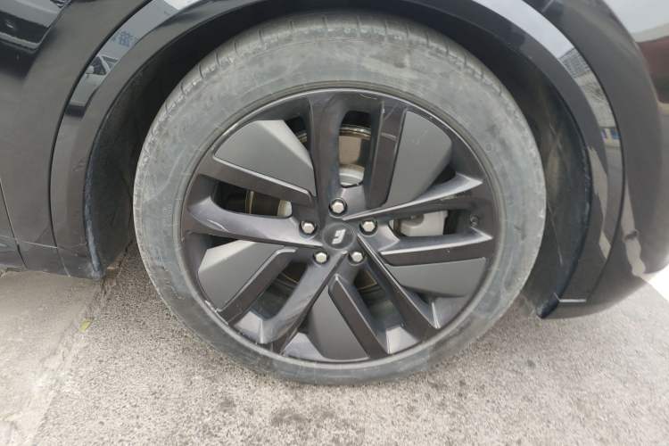 Used Li Auto L9 2023 Pro Model Right Front Wheel Hub