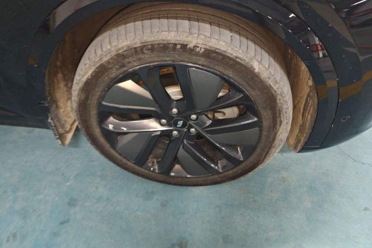 Used Li Auto L9 2023 Pro Model Right Front Wheel Hub