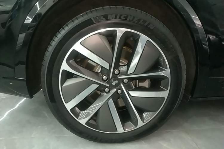 Used Li Auto L9 2023 Pro Model Right Rear Wheel Hub
