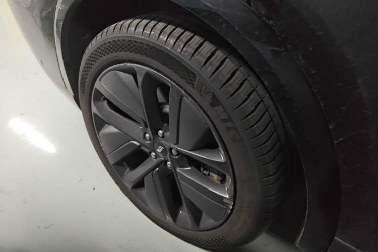 Used Li Auto L9 2023 Pro Model Right Rear Wheel Hub