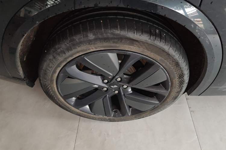 Used Li Auto L9 2023 Pro Model Right Rear Wheel Hub
