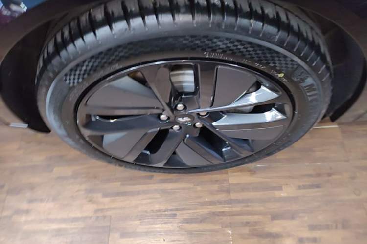 Used Li Auto L9 2023 Pro Model Right Rear Wheel Hub
