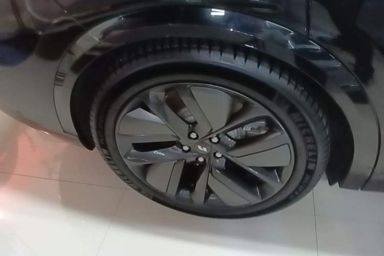 Used Li Auto L9 2023 Pro Model Right Rear Wheel Hub