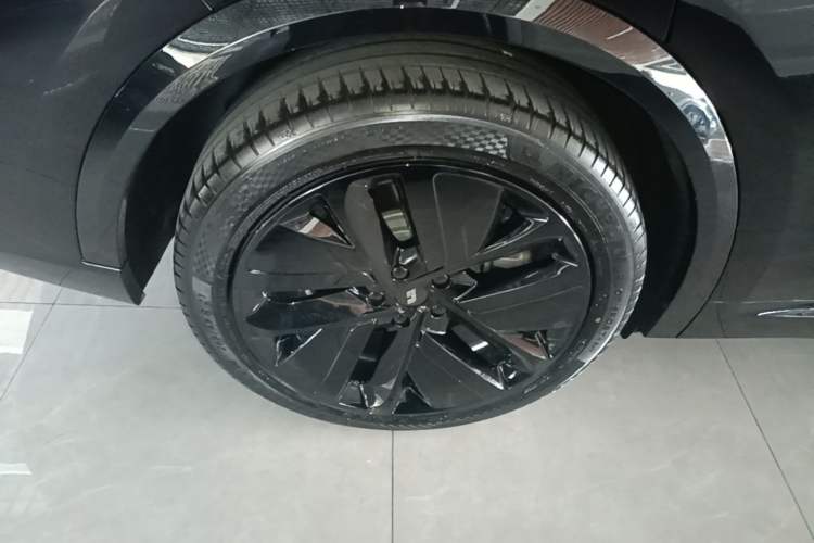 Used Li Auto L9 2023 Pro Model Right Rear Wheel Hub