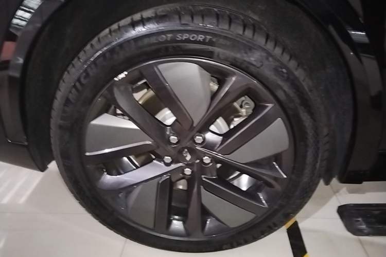 Used Li Auto L9 2023 Pro Model Right Rear Wheel Hub