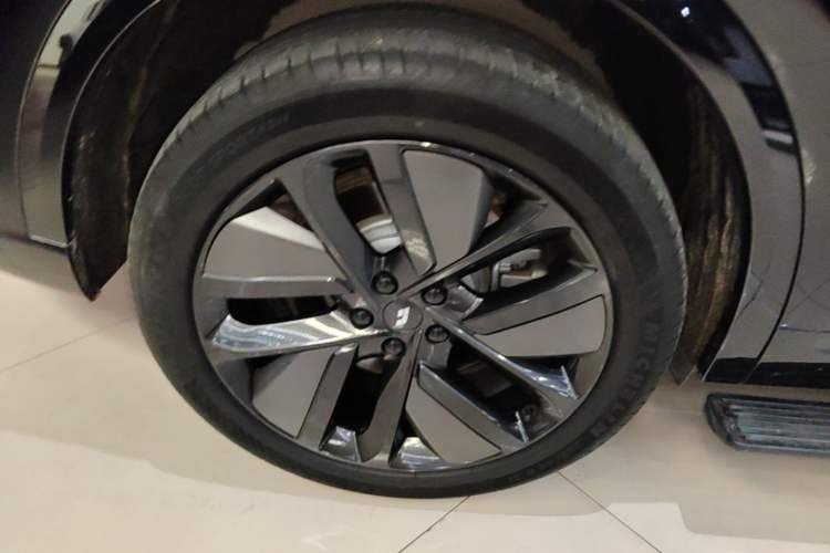 Used Li Auto L9 2023 Pro Model Right Rear Wheel Hub