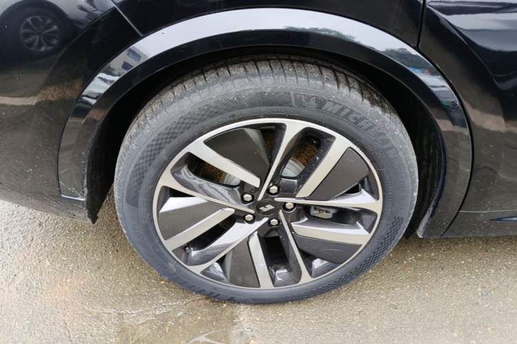 Used Li Auto L9 2023 Pro Model Right Rear Wheel Hub