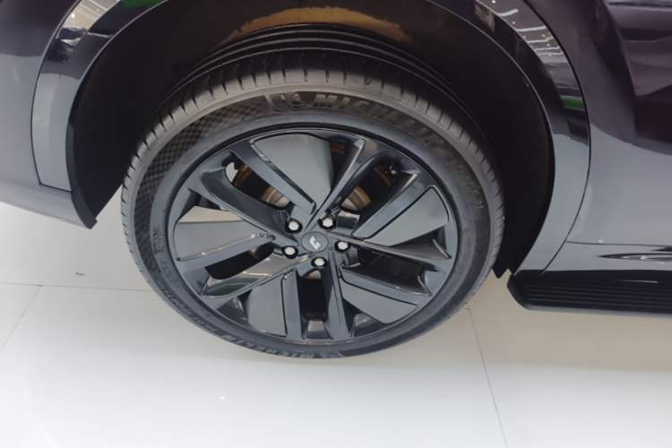 Used Li Auto L9 2023 Pro Model Right Rear Wheel Hub